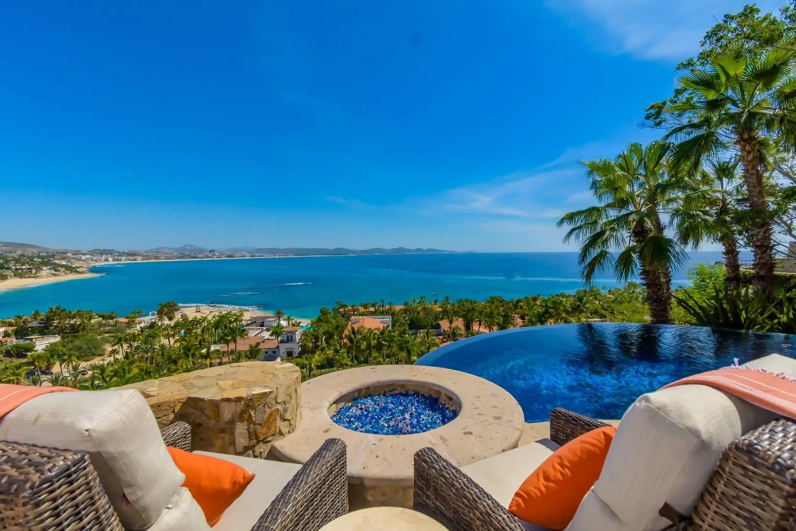 Exclusive Amenities in Luxury Cabo