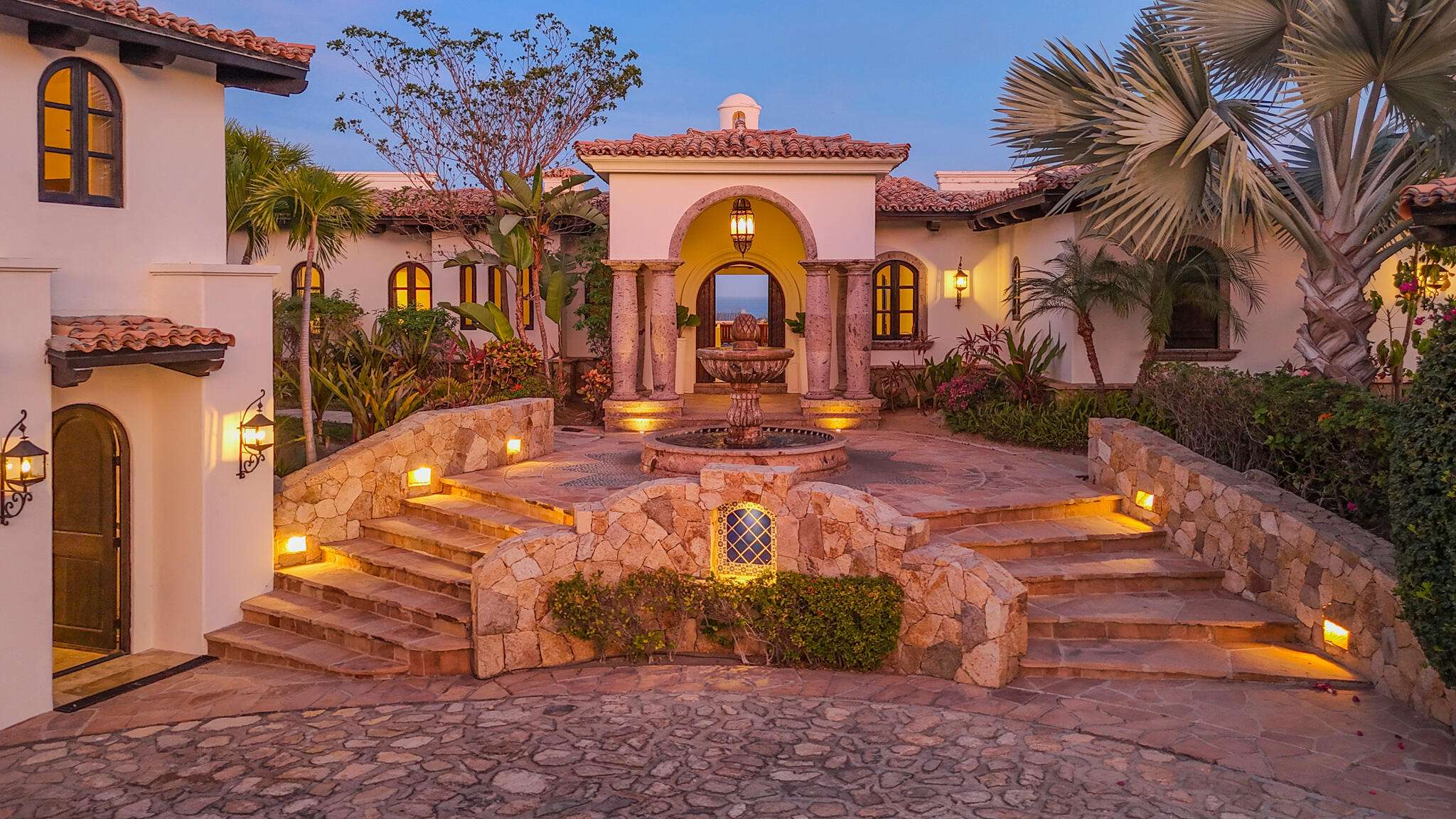 Cabo Luxury Cove Club Welcome to this extraordinary Ocean for sale
