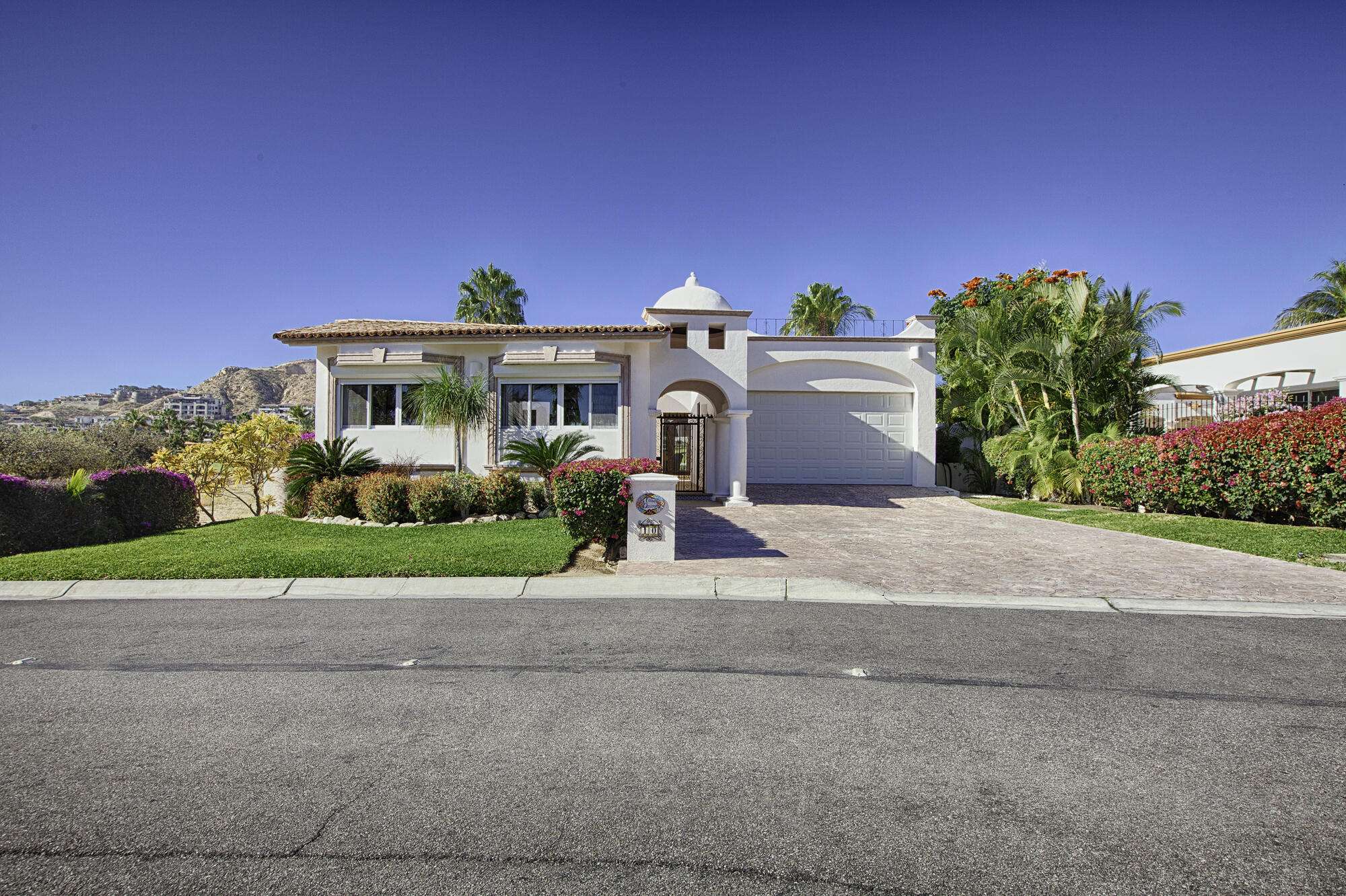 Cabo Luxury Oceano Baja Discover Casa Oceano, a stunning single-story fairway home in one of Los Cabos' most coveted communities. Prime location with for sale