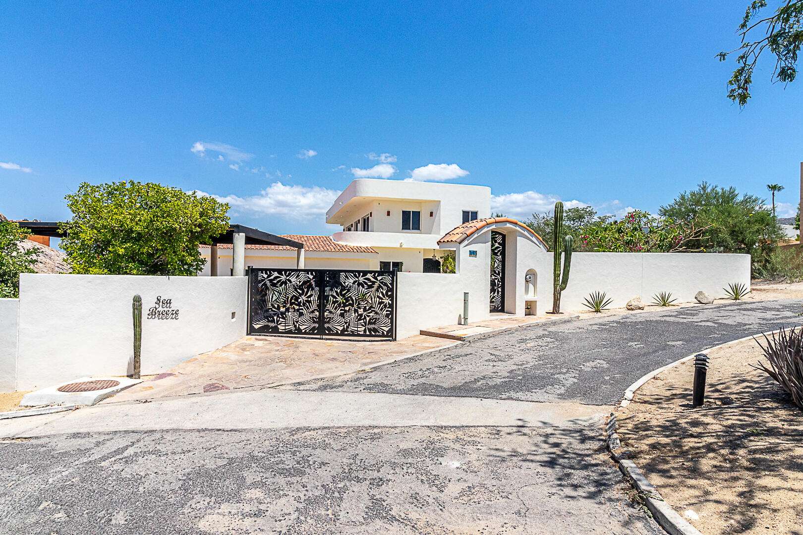 Cabo Luxury Hacienda Csl Inside the community of Hacienda Beach Club & Residences is a must-see immaculate Oceanfront Villa situated in the heart of Cabo with stunning for sale