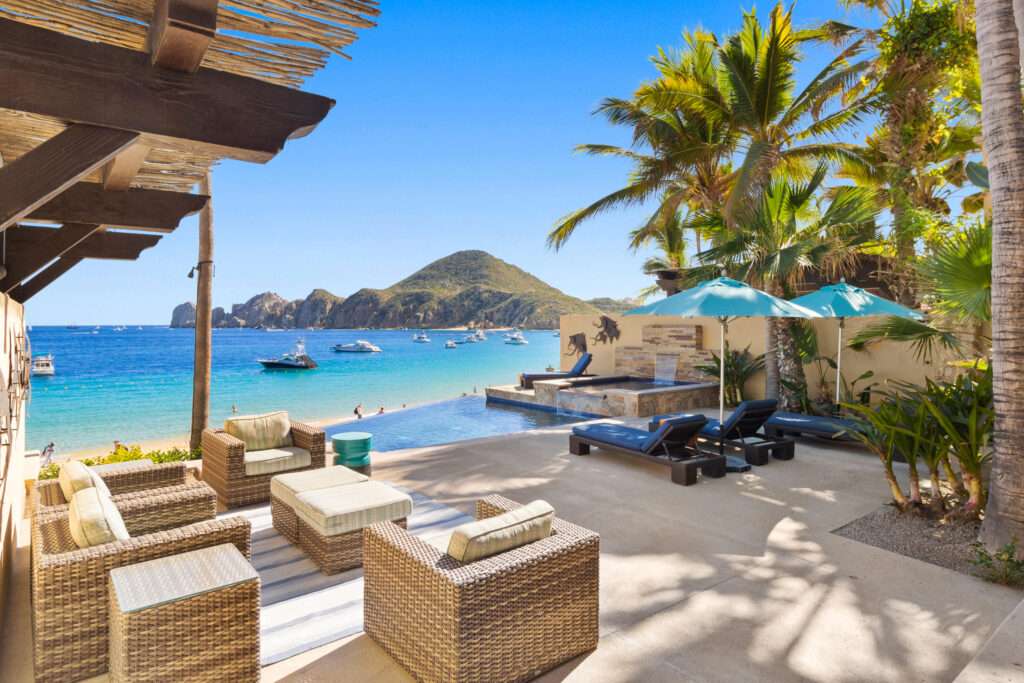 Cabo Luxury Hacienda Csl Villa 5 sits right on El Médano Beach. It's a fully renovated four-bedroom beachfront home that'scomfortable, practical, and easy to live in. The layout is open and spacious, with indoor areas thatflow straight out to a large ocean- – 5 Hacienda beach front, Cabo San Lucas, BS
