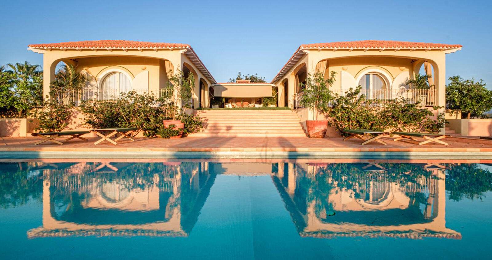 Cabo Luxury Pedregal Csl CASA MOE. Spectacular luxury residence conveniently located in the exclusive Pedregal of Cabo San Lucas. Modern contemporary with a privilege superior for sale