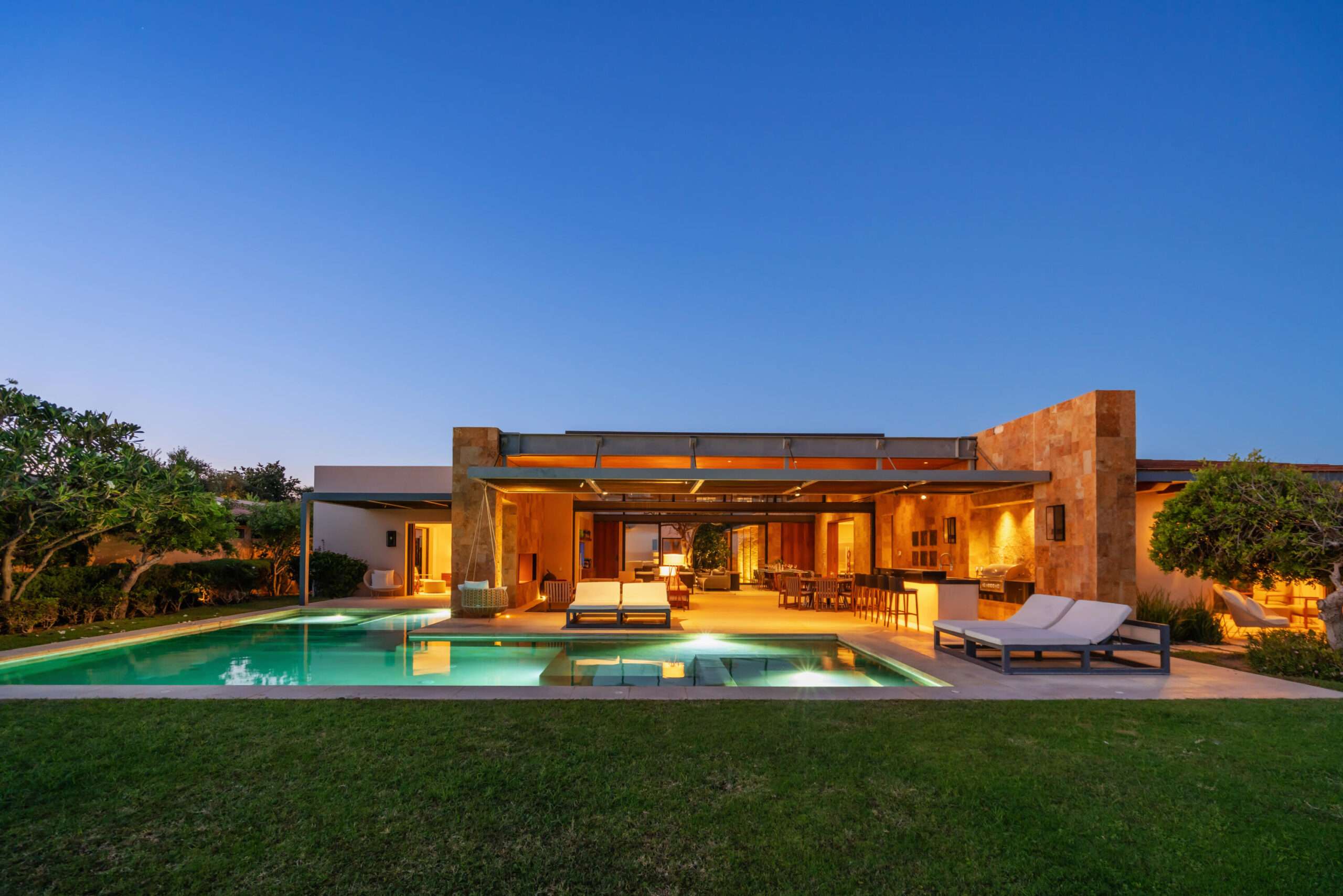 Cabo Luxury West Enclave Ritz-Carlton An extraordinary oceanfront residence in West Enclave - Ritz-Carlton Reserve, within the private community of Puerto Los Cabos, San José del Cabo. Designed by renowned architect Fernando de Haro, this ultra-luxury single-level villa offers panoramic Sea of Cortez for sale