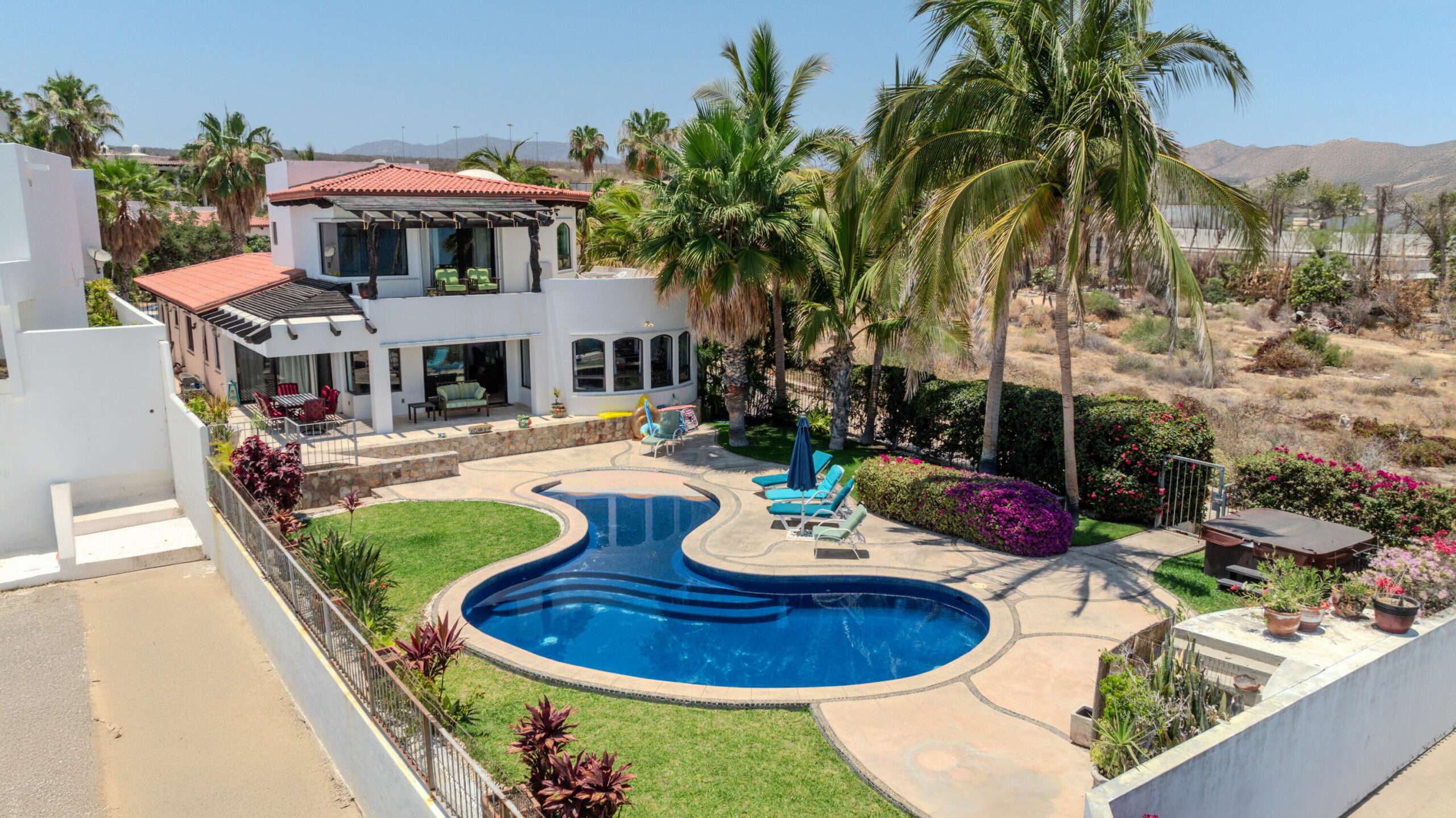 Cabo Luxury Pedregal Csl CASA MOE. Spectacular luxury residence conveniently located in the exclusive Pedregal of Cabo San Lucas. Modern contemporary with a privilege superior for sale